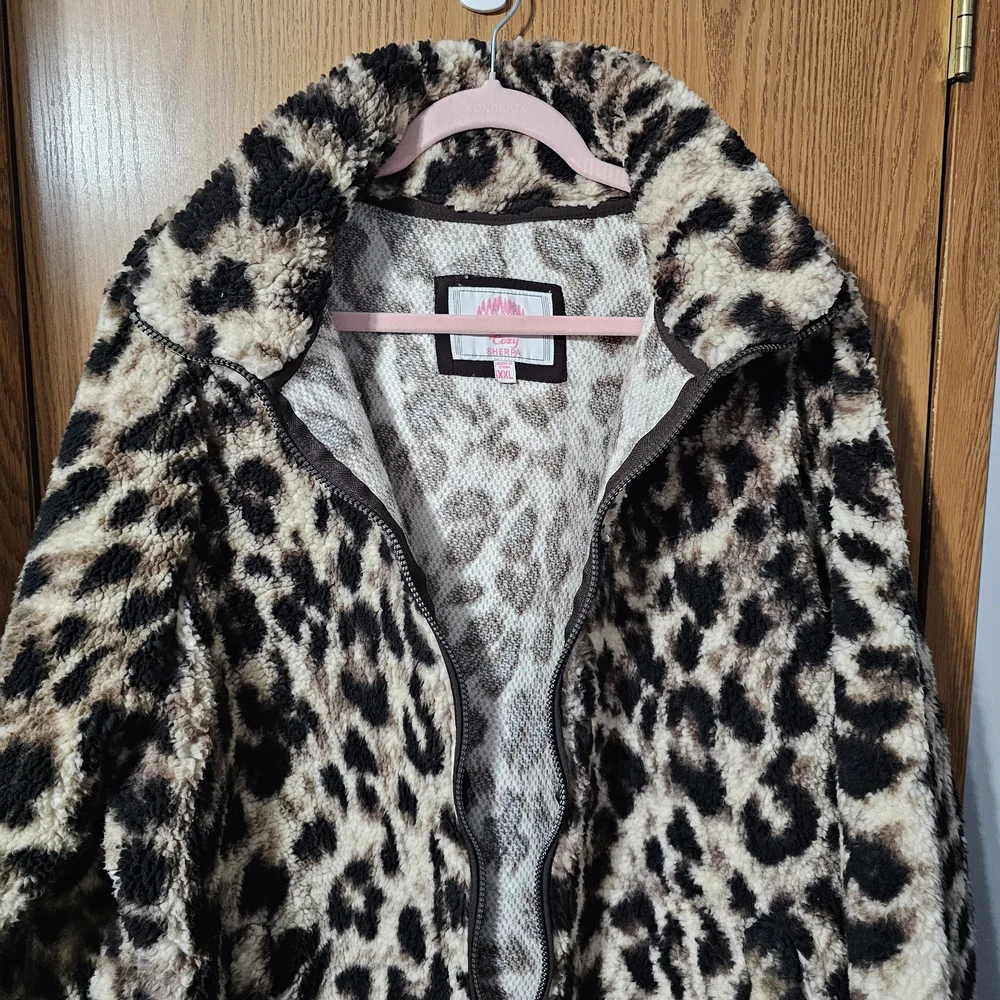 Chic Leopard Print Teddy Jacket - Picture 3 of 4
